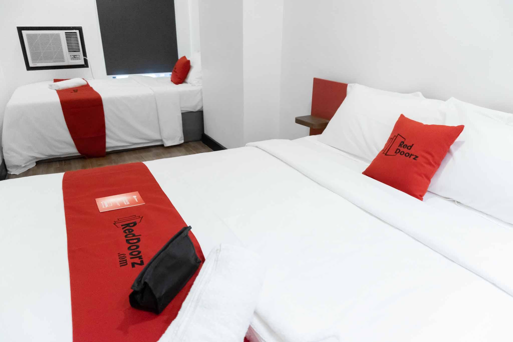 Reddoorz Plus At Mm Hotel Las Pinas Former Reddoorz Plus Near Bamboo Organ Exterior photo