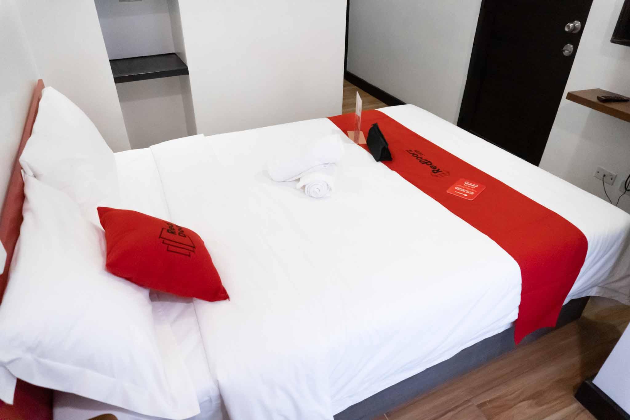 Reddoorz Plus At Mm Hotel Las Pinas Former Reddoorz Plus Near Bamboo Organ Exterior photo