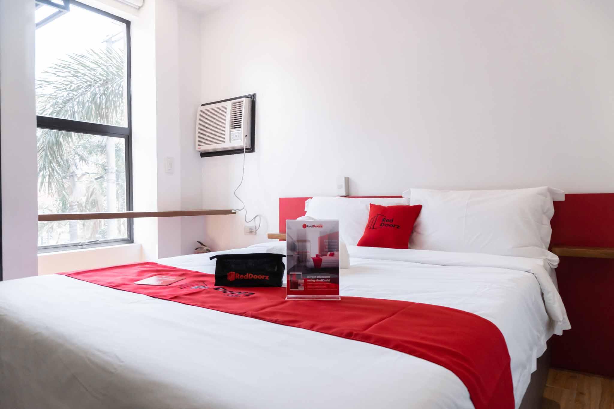 Reddoorz Plus At Mm Hotel Las Pinas Former Reddoorz Plus Near Bamboo Organ Exterior photo