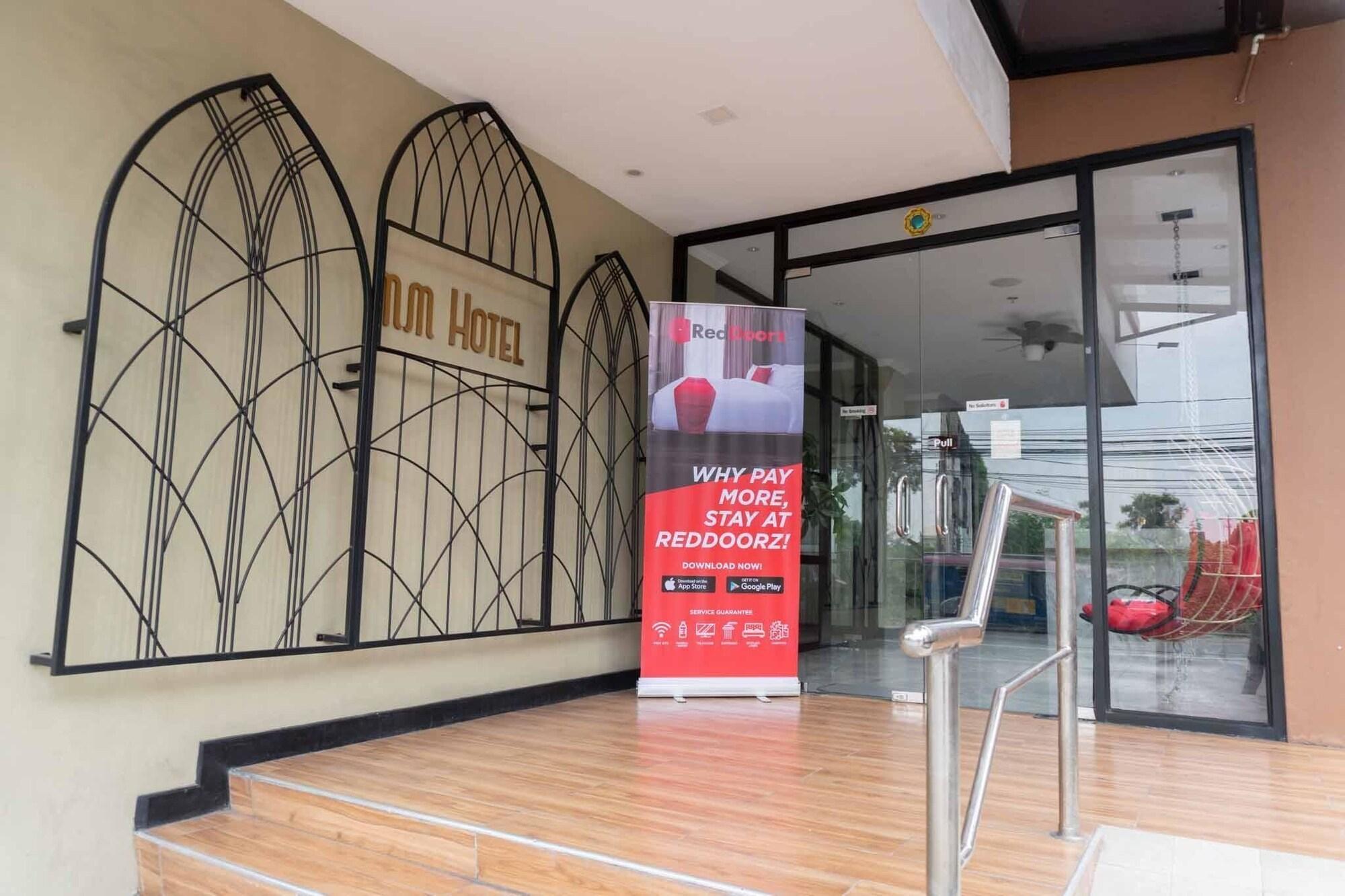 Reddoorz Plus At Mm Hotel Las Pinas Former Reddoorz Plus Near Bamboo Organ Exterior photo