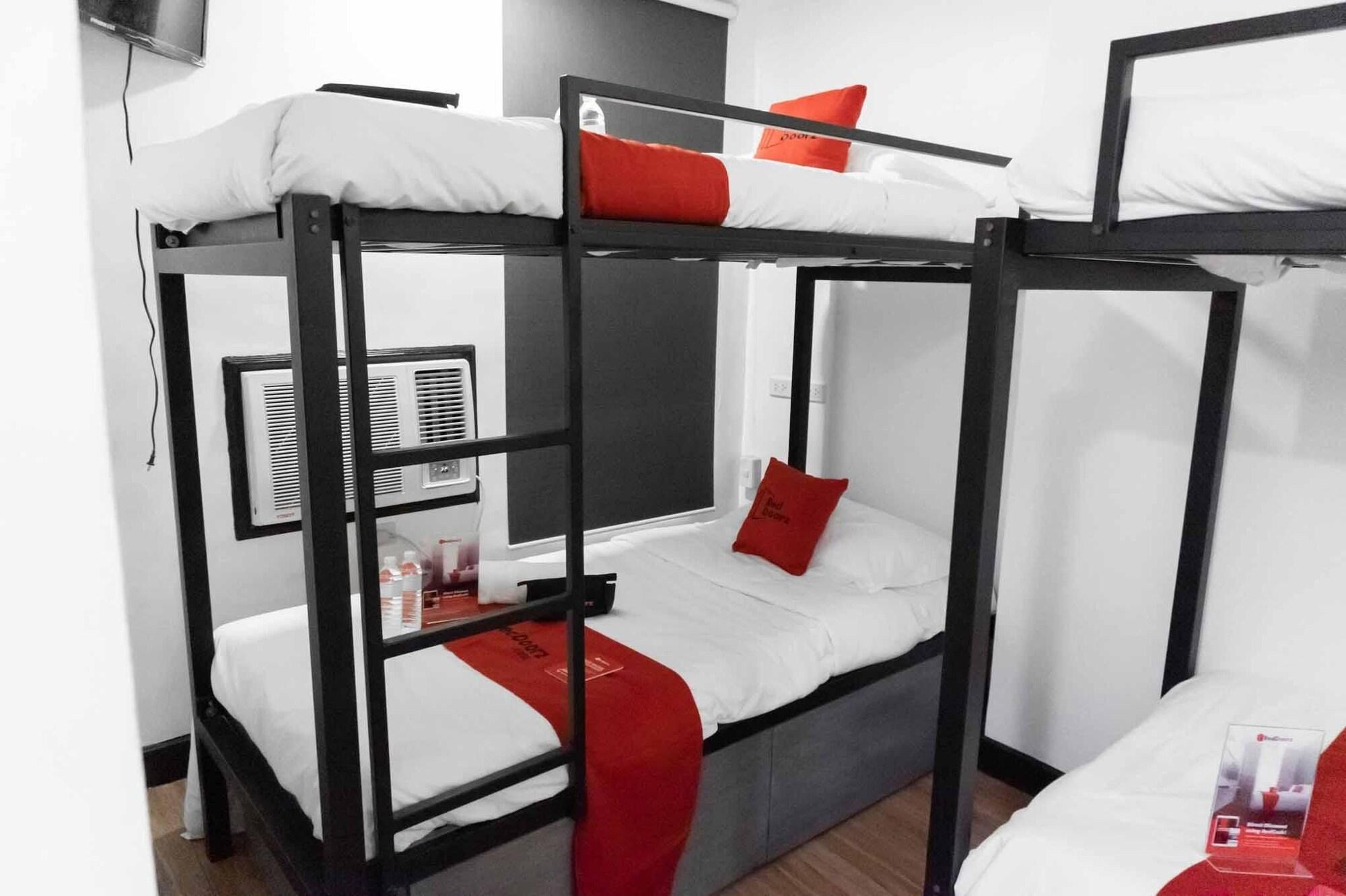 Reddoorz Plus At Mm Hotel Las Pinas Former Reddoorz Plus Near Bamboo Organ Exterior photo