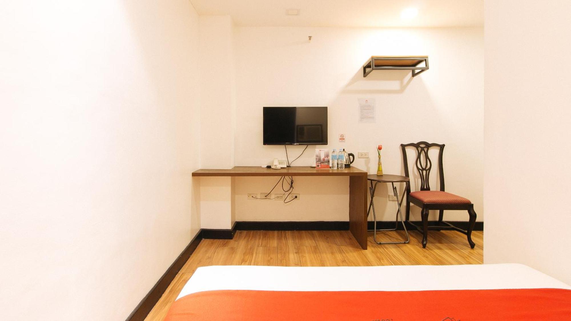 Reddoorz Plus At Mm Hotel Las Pinas Former Reddoorz Plus Near Bamboo Organ Exterior photo