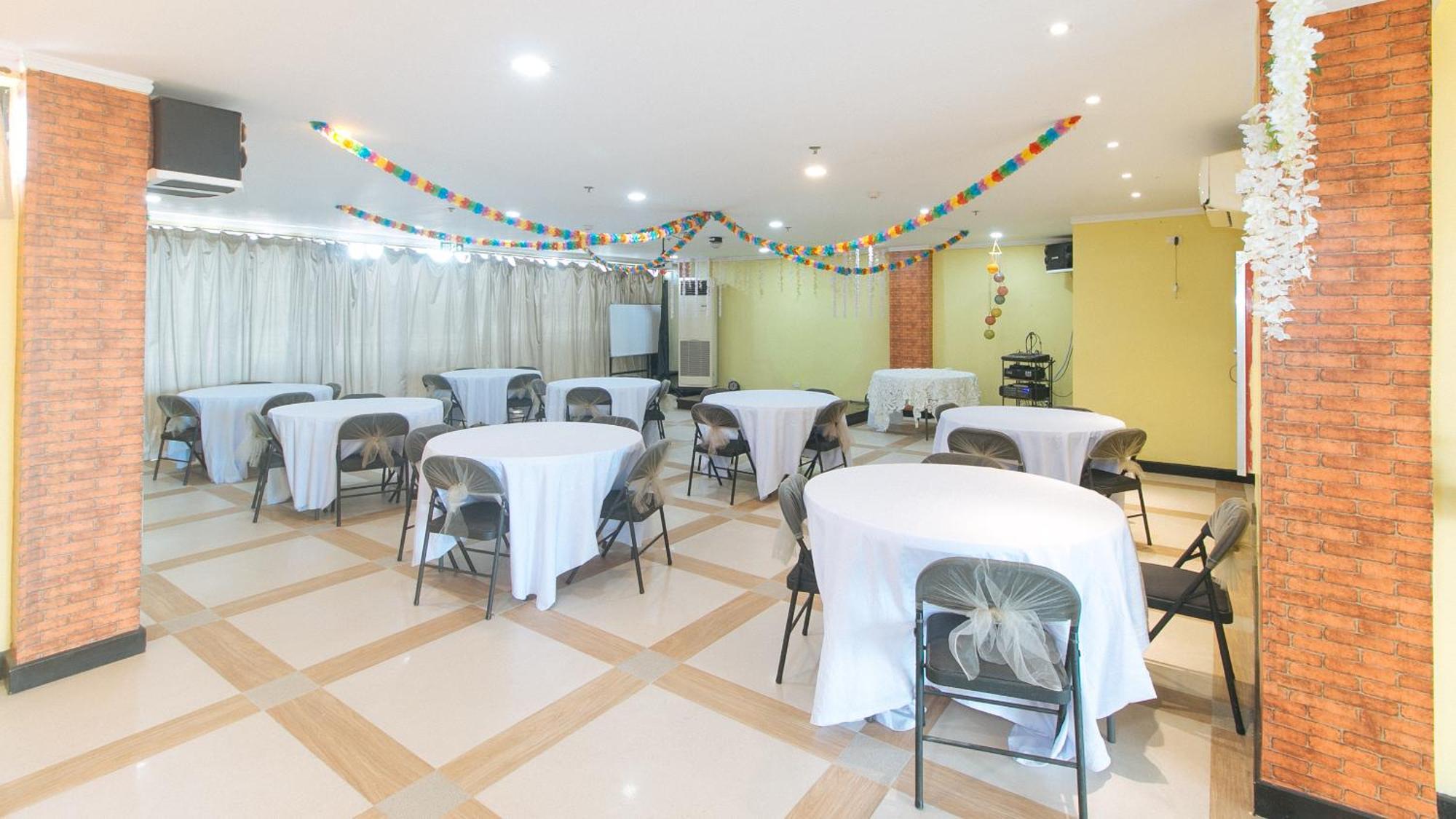 Reddoorz Plus At Mm Hotel Las Pinas Former Reddoorz Plus Near Bamboo Organ Exterior photo